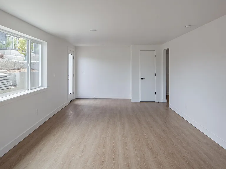 3132 SW Marigold St — Photo 8
