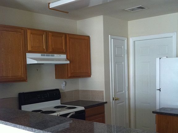 4th image of 525 Solomon Ln