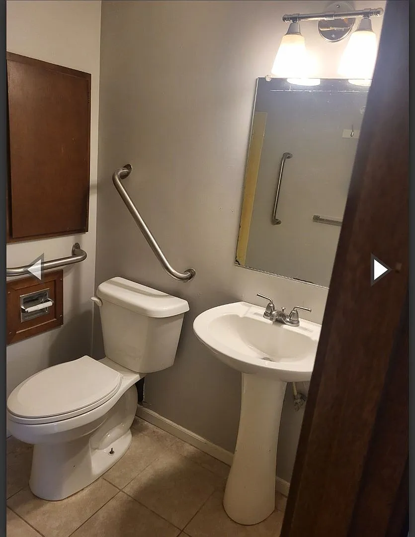 Ackley — Photo 4