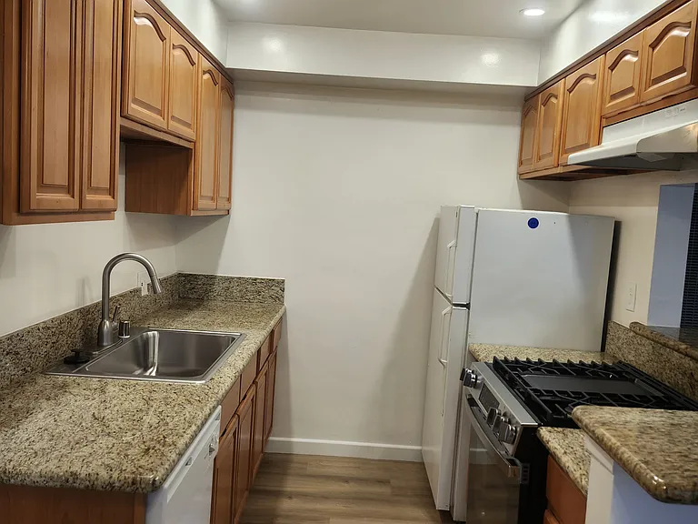 220 N Electric Ave #8 — Photo 8