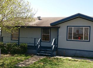 18697 Lagloria Rd, Elmendorf, TX 78112