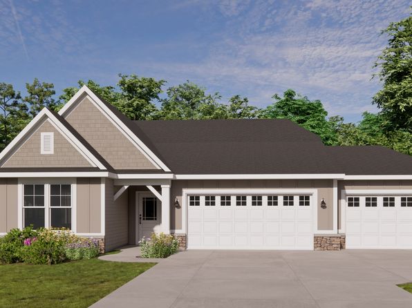 17470 Baltrusol Dr, Spring Lake, MI 49456