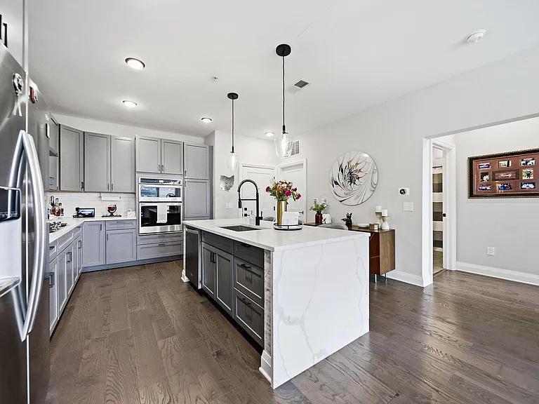 751 N 6th St #205 — Photo 3