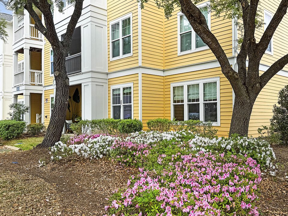 1st image of 2432 Chatelain Way