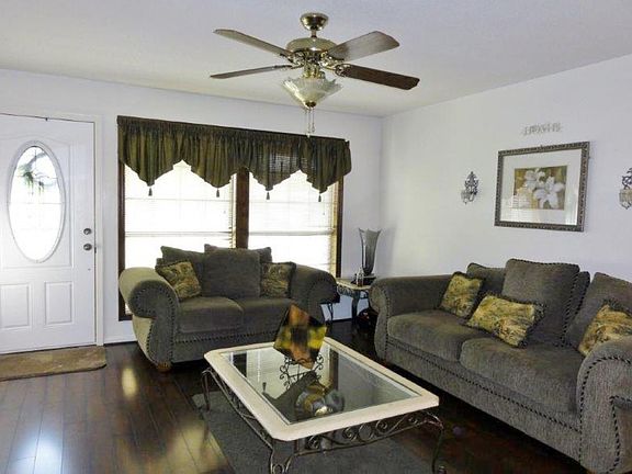 2nd image of 3807 Schroer Pl