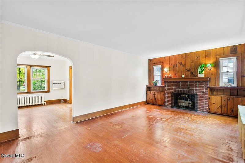 3rd image of 9 Groesbeck Place