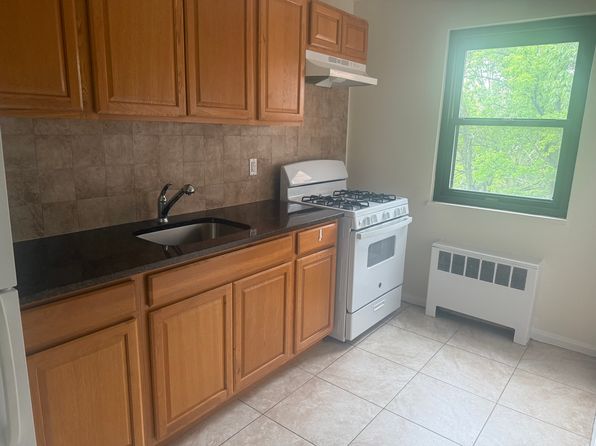 2329 Hudson Ter APT B15
