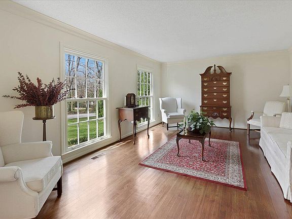 4th image of 933 Dunsinane Rd