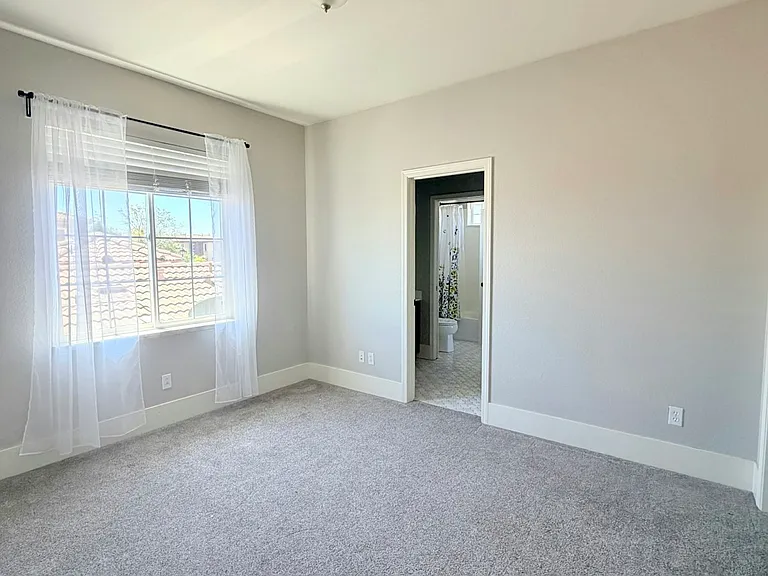 850 Monterey Ct — Photo 26