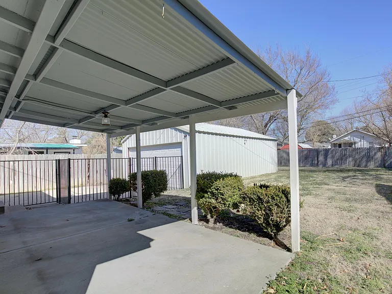 1325 S Delaware Ave — Photo 36