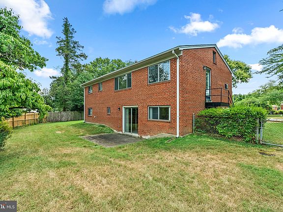 2nd image of 4 Rollins Ct