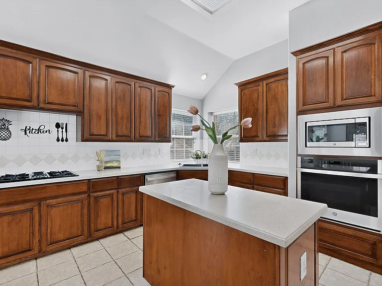 100 Shumard Ct — Photo 25