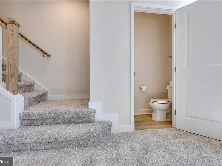 9390 Tanfield Dr — Photo 27