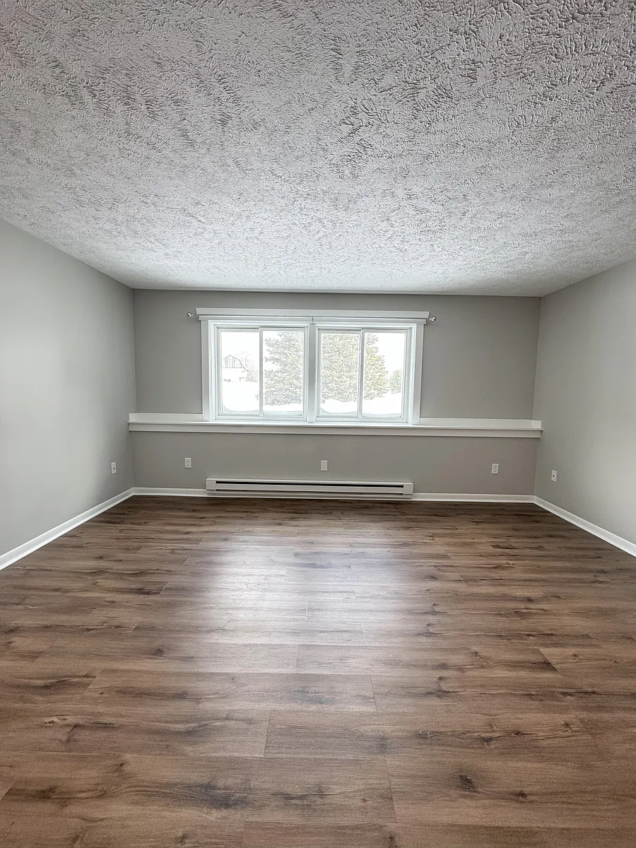 Building Photo - 1900 Apartment Dr #4