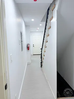 Building, photo 2