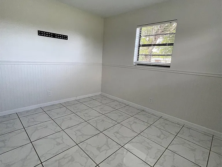 6101 NW 18th St — Photo 18