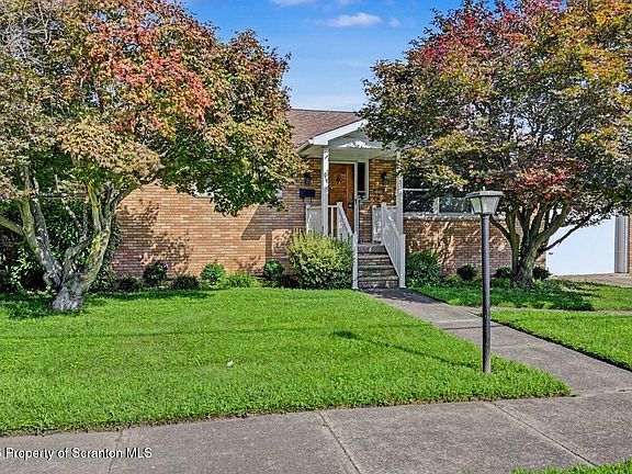 3rd image of 2226 Winfield Ave