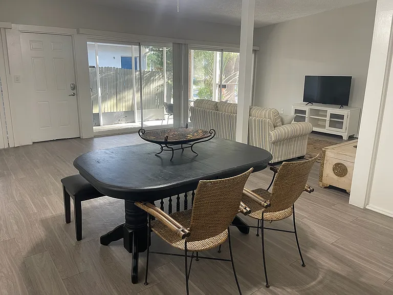 535 Monterey Blvd NE — Photo 16