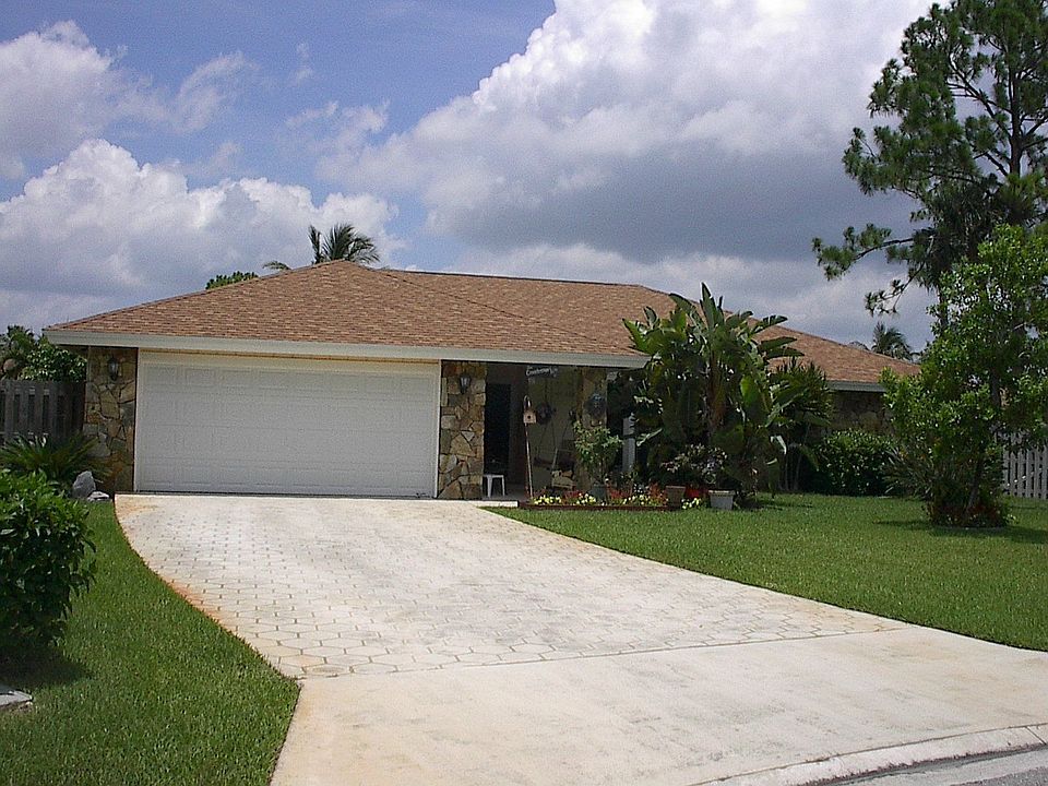 On a .45 acre double cul-de-sac lot