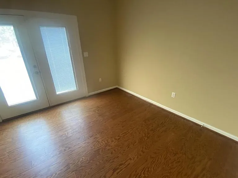 204 Capital St — Photo 6