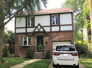 8028 215th St, Queens Village, NY 11427