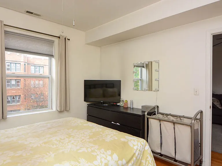 6305 N Claremont Ave #3 — Photo 14