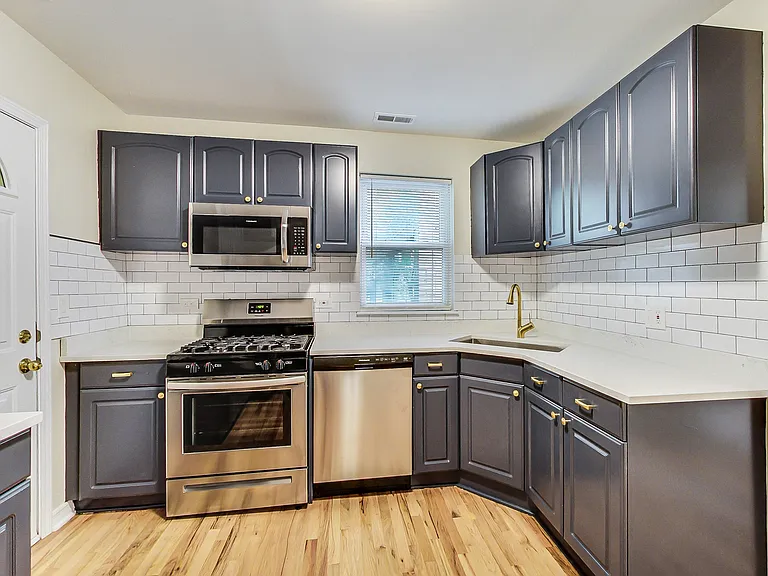 2323 N Cambridge Ave #2 — Photo 6