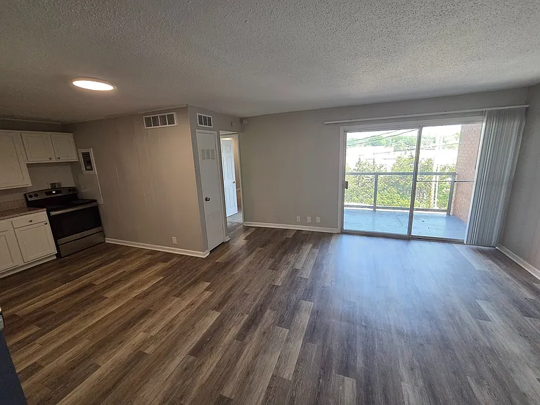 Campus View Apartments — Photo 40
