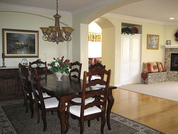 Formal Dining & Livingrm.