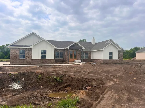 6029 Amber Dr, Sanger, TX 76266