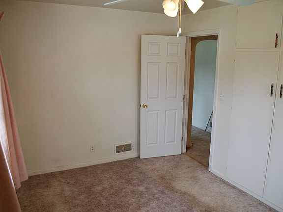 4th image of 853 Saturn Ave