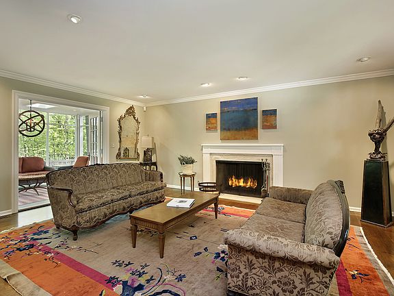 4th image of 1300 Larrabee Ln
