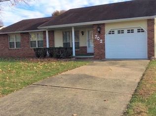 702 Fitzhugh St, Ravenswood, WV 26164