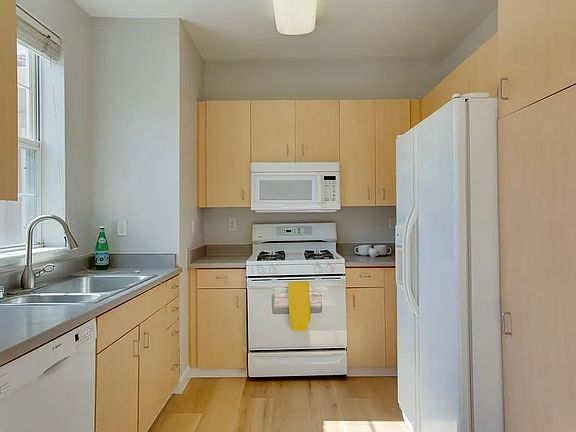 2nd image of 373 Race St