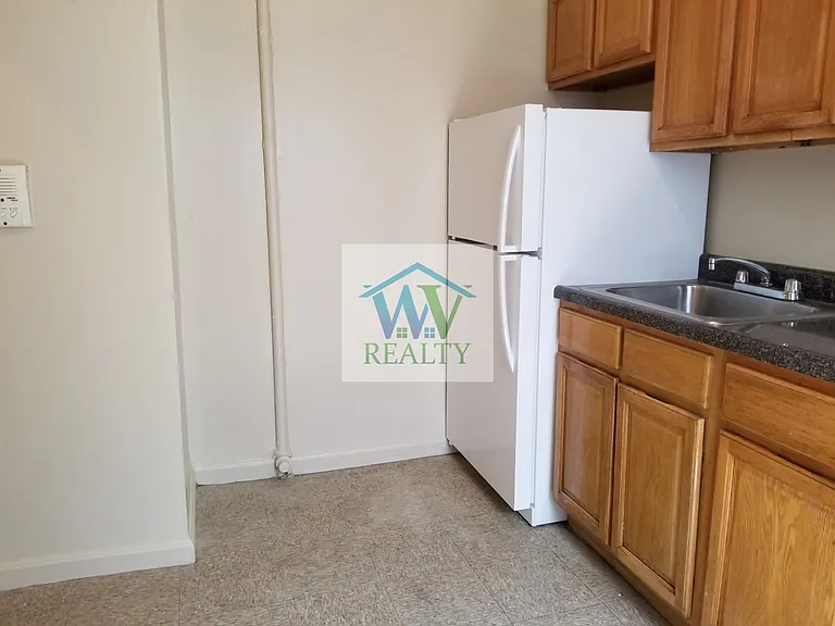 2835 Bainbridge Ave #B6 — Photo 7