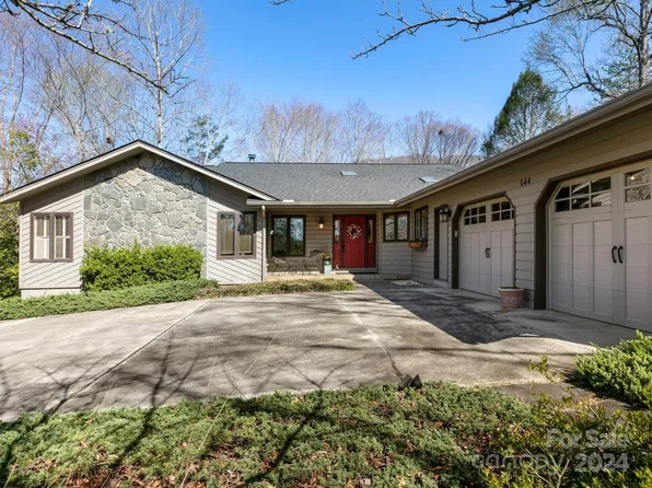 144 Vance Pl, Lake Lure, NC 28746