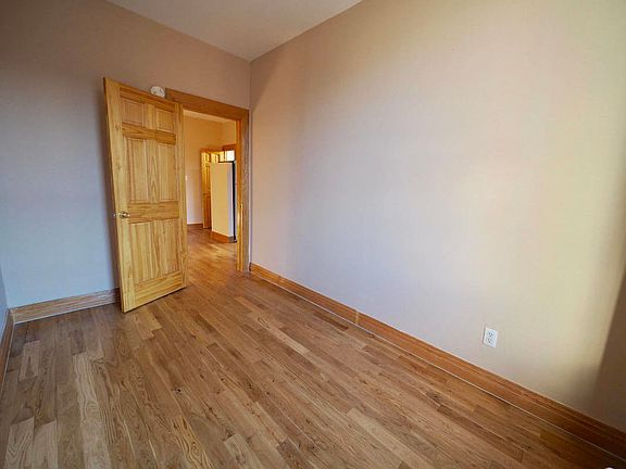 4th image of 31-18 41st St #302
