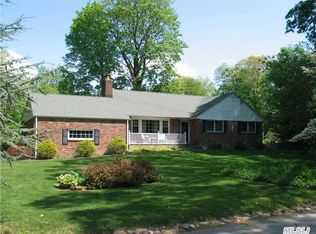 31 Quaker Path, Setauket, NY 11733