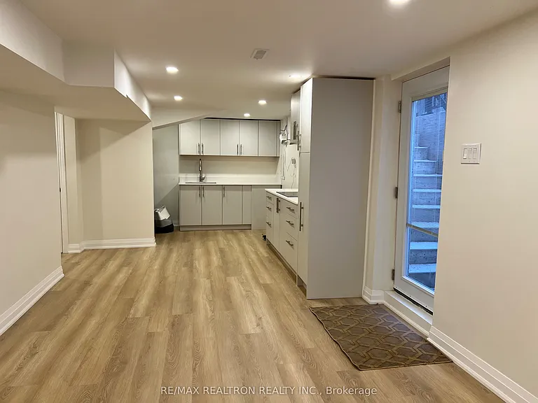 Trillium Dr — Photo 9