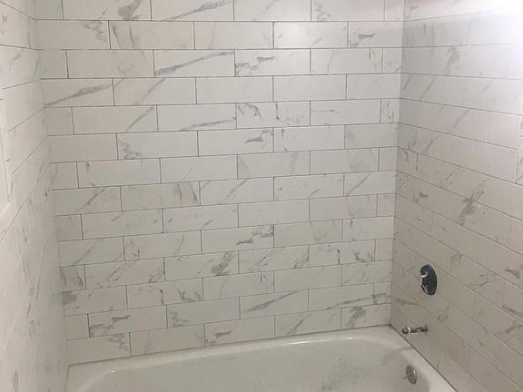 4th image of 708 Hollywood Ave #1