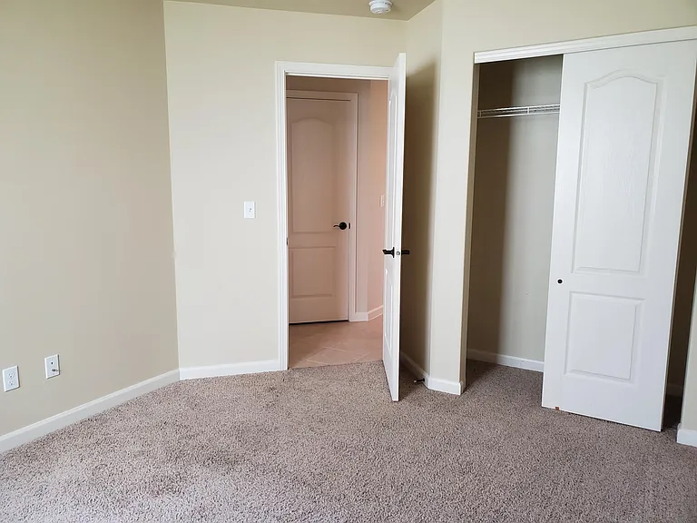 2304 N Ridgeview Ln — Photo 7