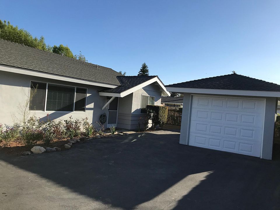Front of house with Garage