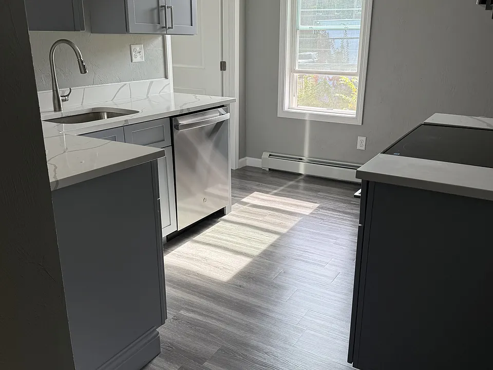 38 Foster St #1B