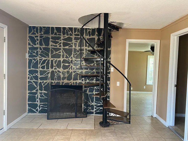 1602 Slack St — Photo 9