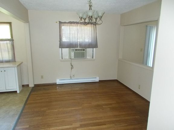 4th image of 312 Hazelwood Ln