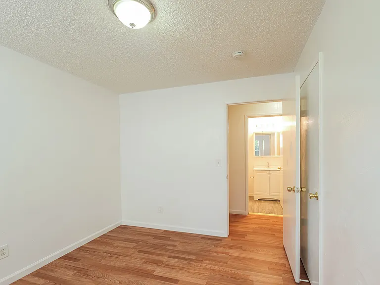 12-photo-Bedroom