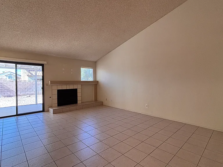 1588 Yellowwood Dr — Photo 10