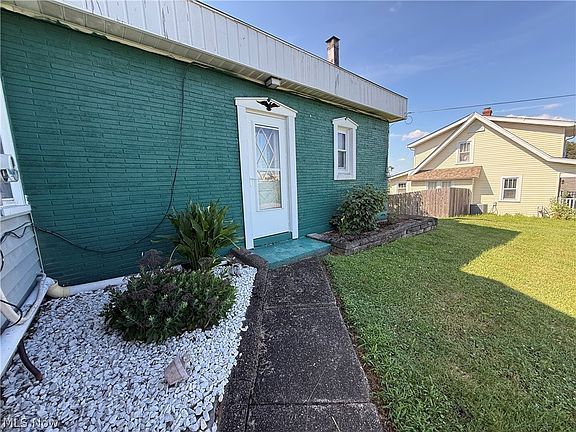 4th image of 141 Warren Ln
