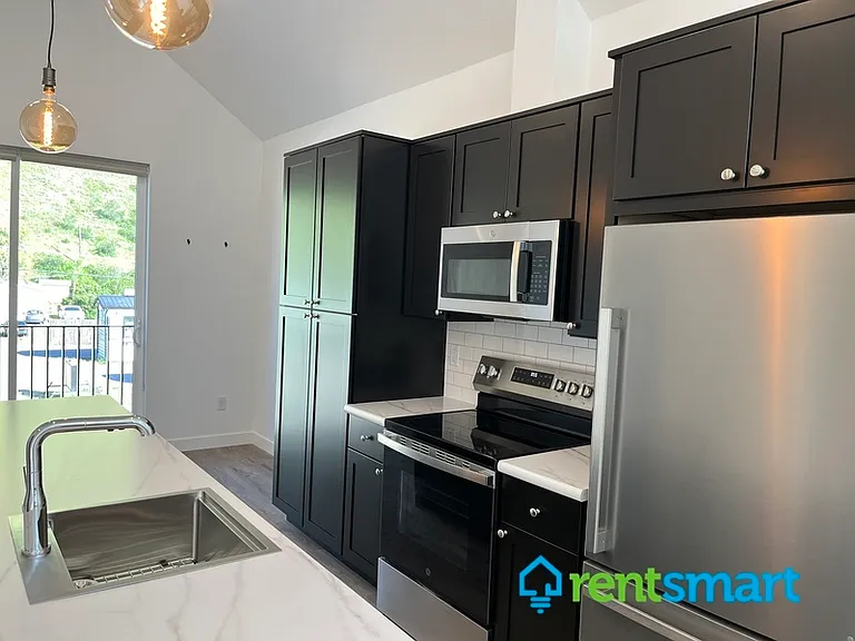 446 Michigan Ave #3 — Photo 8