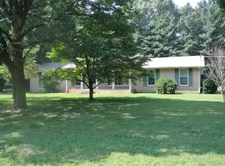 114 Raymond Hodges Rd, Cottontown, TN 37048